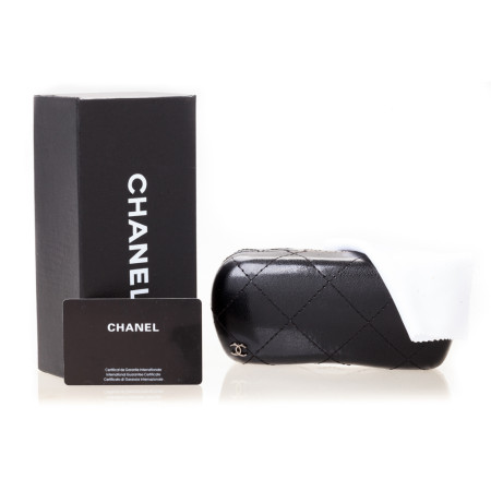 Модель Case chanel